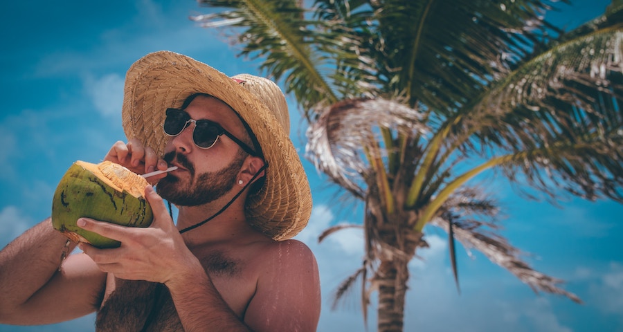 Cosa mettere nel beauty da viaggio: tutti i cosmetici indispensabili Cosa mettere nel beauty da viaggio