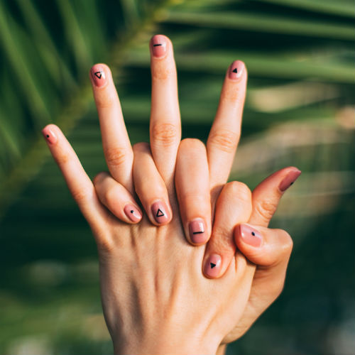 La #zodiacnails è la tendenza unghie dell'autunno inverno 2018-19