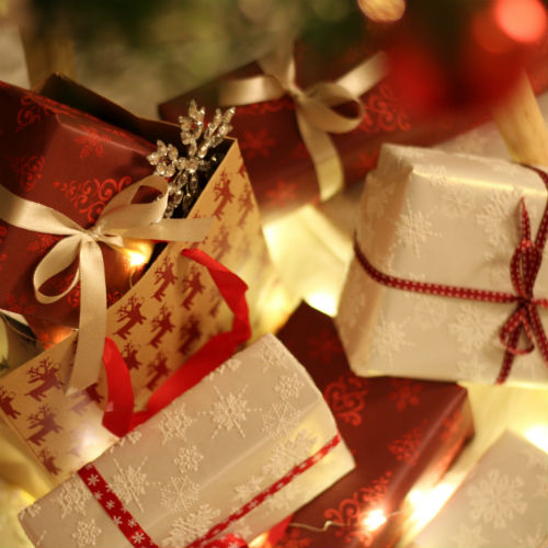 Regali di Natale 2018: i migliori profumi e cofanetti per lei. Scoprili tutti!