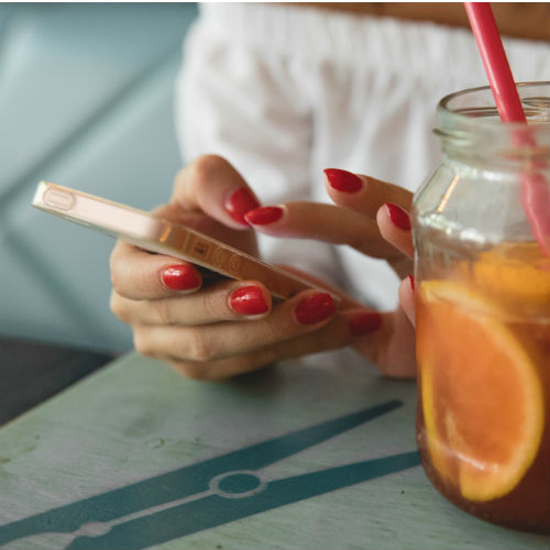 Smalto semipermanente: manicure perfetta fino a un mese