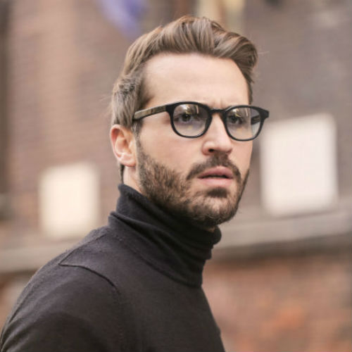 Beauty case maschile: creme, detergenti e prodotti per la barba per l'uomo di oggi