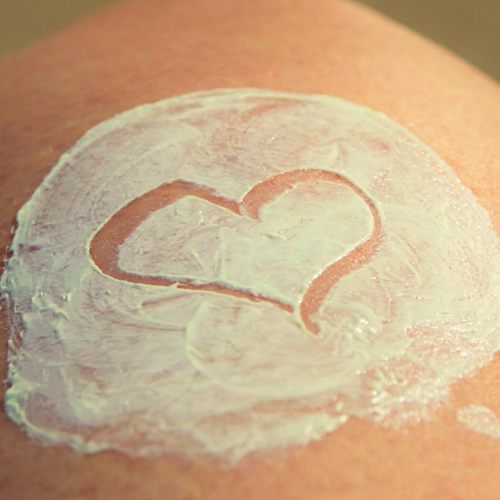 Crema corpo idratante o nutriente? Scegli la migliore per la tua pelle
