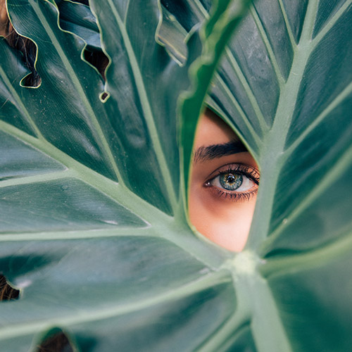 Sguardo intenso con sopracciglia folte e ciglia lunghe?Ecco come fare