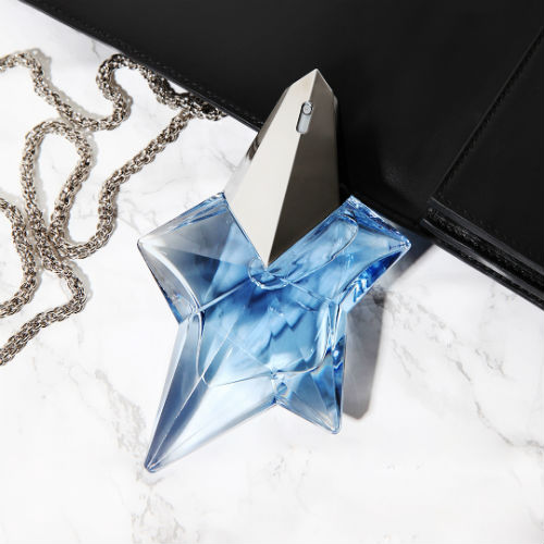 Angel e Alien, la storia dei due profumi bestseller di Mugler