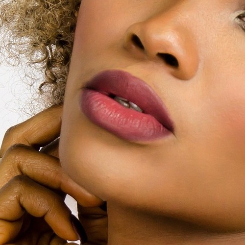 Labbra ombre tutorial: cinque modi per realizzare un trucco perfetto