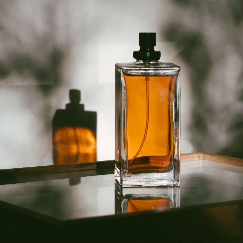 Differenza tra profumo e colonia: guida ai tipi di profumo per uomo