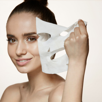 Tutto sulla maschera viso: quale scegliere, quando farla e come farla