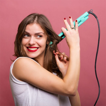 Come proteggere i capelli dalla piastra e dal phon con i prodotti temprotettori
