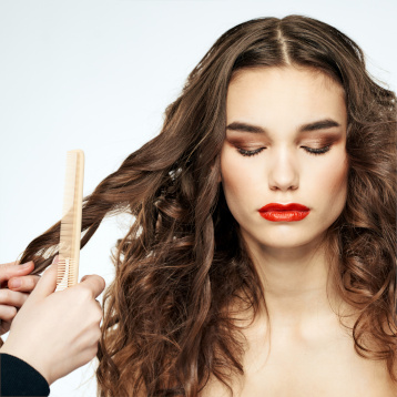 Cambio di stagione: i consigli per la salute dei capelli