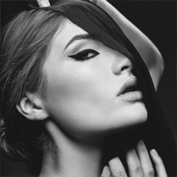 Storia e forme di eyeliner, le star iconiche e piccole tips per realizzarlo
